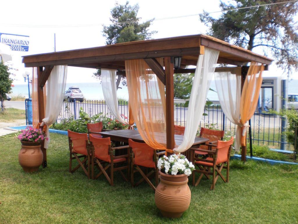 Kangaroo Hotel โมลากาลีวา ภายนอก รูปภาพ